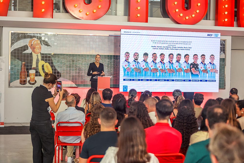 Evento APECOM con el portero del Málaga CF.