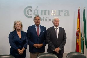 Firma de acuerdo entre la Cámara de Málaga y el Cuerpo Consular.