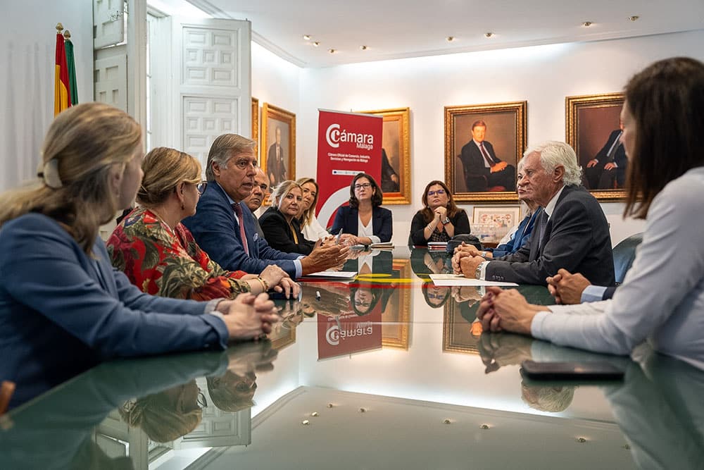 Firma de acuerdo entre la Cámara de Málaga y el Cuerpo Consular.