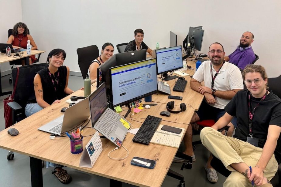 El equipo de oGov en sus instalaciones de Málaga.