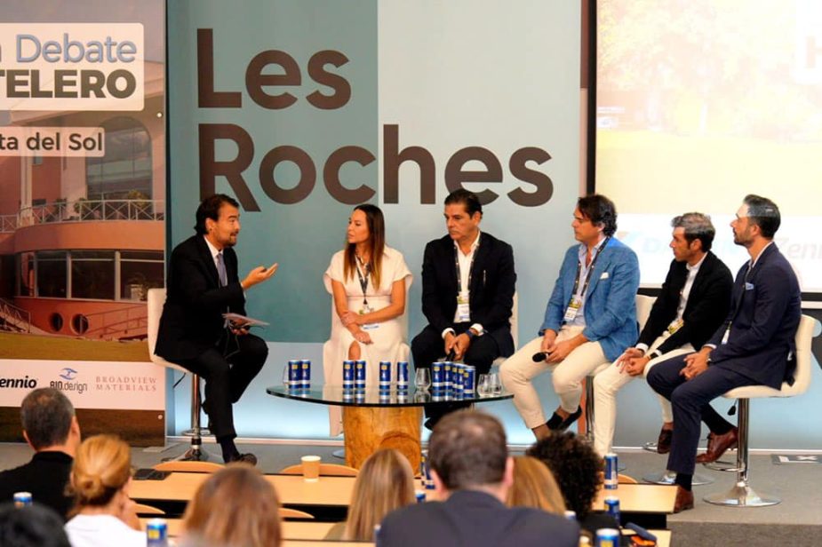 Debate hotelero en Les Roches.